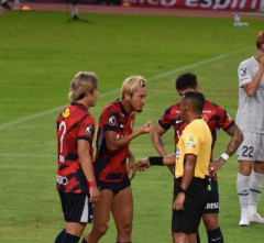 ◆悲報◆日本に厳しかったスウェーデン戦の主審、去年Jリーグで鈴木優磨に詰められてた