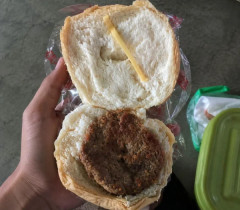 海外のチーズバーガーが酷過ぎるｗ　海外の反応。
