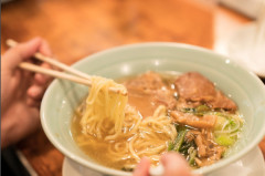 ラーメン「1000円の壁」が招いた分断…物価高騰、こだわりの味、適正価格巡り議論沸騰「900円を割ったらむしろ安いと感じる」