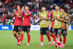 【悲報】韓国サッカーさん、ちょっと前まで日本と互角だったのになんで差がついたんやろなｗｗｗｗｗｗｗｗｗｗ