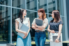 新入社員ぼく「あ、お菓子どぞ～♪」女先輩1「ありがと～！」女先輩2「美味しそ～！」　→…嫌いな女先輩3にだけ配らなかったらｗｗｗｗｗｗｗｗｗ