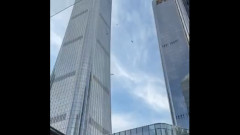 【中国】北京で最も高い１０８階ビルに小型機衝突…当局の公式発表はまだなし