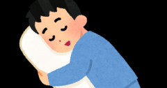 彡(-)(-)「寝る時は横向き。静かだと嫌だから音楽を聴く。暗いと怖いから小さな明かりをつける。」