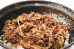 牛丼屋とかに長居してる奴のキモさは異常