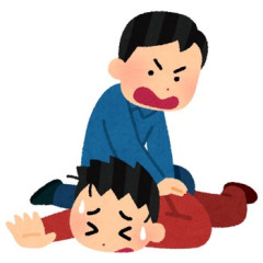 コンビニ強盗と鉢合わせたことがある。カウンター内で熊みたいなゴツイおっさんが若者のベルト掴んで怒鳴ってて「バイトの子がヘマしたのかしら」なんて思ってたら…