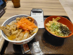 【画像】吉野家の油そば美味いな