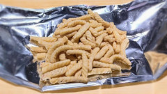 白黒ポテトチップス＆かっぱえびせん袋に絵師の間で好きな絵描くブーム「新しいキャンバス発見」