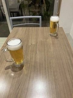 【画像】EカップJDの彼女と飲みに来たｗ