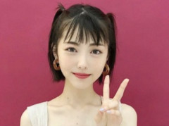 【画像】浜辺美波ちゃんの首のほくろ、セクシーすぎるwwwwww