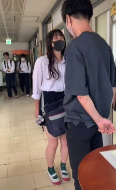 【画像】女の子ってイケメンと話す時はこんな顔になっちゃうんやね
