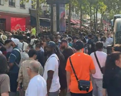 【悲報】フランスの美術館、限定ワンピースカードを配布したらとんでも無い事になり休館