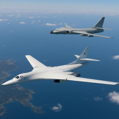 中露爆撃機が日本周辺を共同飛行、日本政府は「重大な懸念」を伝達