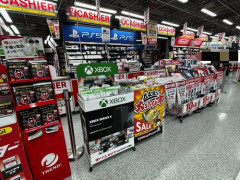 【悲報】Xbox兄さん、ゲームコーナーの売り場がワゴンだけになってしまう