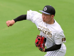 阪神・石井大智が屋外ブルペンで立ち投げ約20球　左アキレス腱断裂から復活目指す