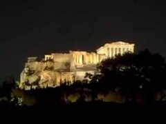 夜のギリシャを訪れた。パルテノン神殿がライトアップされている → でも主役はコイツです…