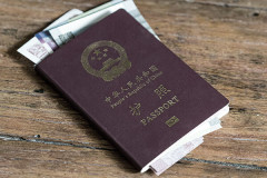 中国人観光客をめぐり正反対の対応　日本はビザ手数料5倍、韓国は査証免除延長