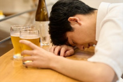 【悲報】ワイ、大学の飲み会で「普段関わらない人をあんまイジんない方がいいよ」と注意される