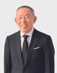 【悲報】ユニクロ「日本は公務員を半分にすべき、そうしないと日本は破綻して滅ぶ」