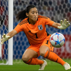 鈴木彩艶 スウェーデン戦「取れるボールだった」…失点からも崩れずビッグセーブ連発「1試合1試合、成長できている」   #サッカー