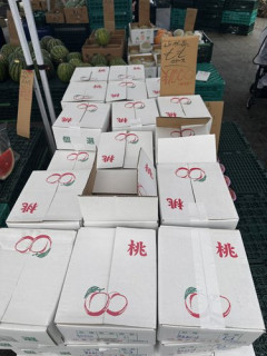 【画像】グエンさんの八百屋、桃が1000円
