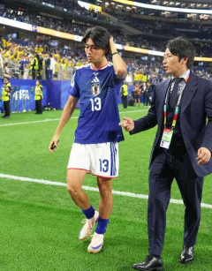 【日本代表】中村敬斗だけバートン主審が〝無視〟で大波紋「他の選手には挨拶を続けたが…」
