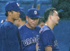サヨナラ負けの中日・井上監督、雨中の9回の投手起用に「投手の中でも気合と根性というのが藤嶋」「藤嶋以外の選択はなかった」