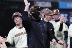 日ハム新庄監督、4番万波継続「信頼して行かせようかな」