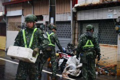 台湾陸軍、台風7号で記録的な豪雨が発生した南部地域で災害救援支援活動！