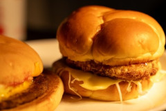 【警告】医師「老人はマックと吉野家をガンガン食え。理由がこれ」→