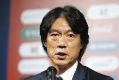 【悲報】韓国メディア、なぜか韓国代表監督にモザイクをかけてしまう