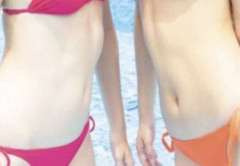【画像】アイドル同士が乳頭をこすり付けてるこの画像wwww