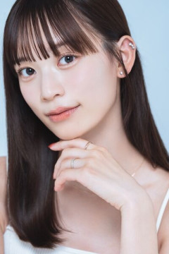 「パパ似？」W杯日本代表・上田綺世のモデル美人妻、愛娘との２ショットが「美人さん」と話題！由布菜月