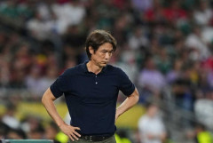 【悲報】グループリーグ敗退の韓国、大統領が監督批判さらに監督出禁の貼り紙を貼るお店もwwwww