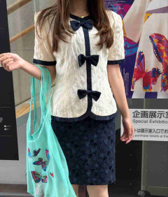 約30年前のハナエモリの服を着て森英恵展へ　母親から受け継いだ上品な装いに「これは粋」「リカちゃん人形かと」