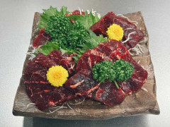 若者がドンキで「クジラの刺し身」を買う時代に･･･「鯨肉」が再び身近な食材になった背景とは