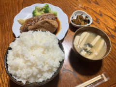 この角煮定食にいくら出せる？