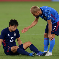 本田圭佑、立ち上がれない田中碧に「責めることはできない」 ボール奪われ失点も「それ以外のプレーは称賛することばかり」   #サッカー |  森保って戦術ないよな？
