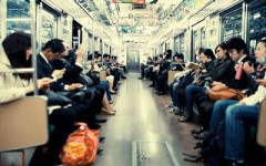 【体験談】今電車でJK達に「あのデブ臭くね」って言われてる……