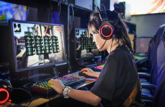 【悲報】eスポーツ系の専門学校の講師さん「PCを使えない高校生が明らかに増えてる」