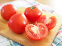【万引き親子】最初は仲良く買い物→娘がレジで会計→母親は535円のトマトをエコバッグに忍ばせ…「お金を浮かせたかった」