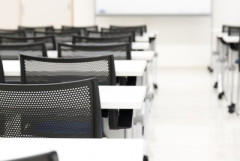 X民「大学でゲイを隠して３ヶ月くらい経つけど友達が可愛すぎて頭撫でないように耐えるのつらい」