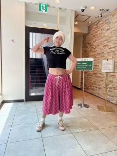【画像】華原朋美「パーソナルトレーニング行ってくるね！」息子が撮影したヘソだしオフショットを公開
