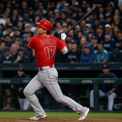 大谷翔平18号！ 弾丸ライナー131ｍ特大弾 美しいバットフリップに敵地騒然 MLB弾 通算300号にあと2本   #MLB |  サッカーみたあとだから谷がしょぼく感じるな  |  息子の日本代表入りに期待