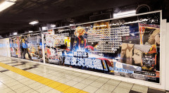 【朗報】新宿駅で「e東京リベンジャーズ 聖夜決戦編」の導入記念ピールオフ広告が展開され原作ファンの間で話題　朝9時台にはシール全滅