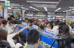 【動画】転売ヤーさん、今度はベイブレードを奪い合い