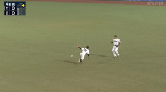 【巨人対ヤクルト12回戦】巨人・浦田、落球…