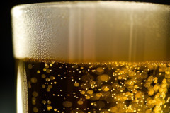 ワイ「ビール不味い」お前ら「飲んでればその内美味く感じるようになるよ」