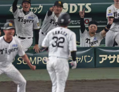 濱田太貴さん、ボテボテラッキーテキサスヒットで同点wwwwwwwwwww