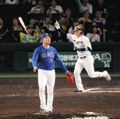 中日、9年ぶりの2戦連続サヨナラ負けで自力V消滅…延長10回、守護神・松山を投入も阪神・森下に痛恨被弾