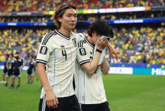 田中碧、号泣で取材対応もできずスタッフに付き添われ無言で会場を後にする！！！